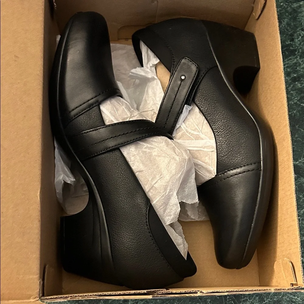 Clarks Black Leather Heels - Picture 2 of 5